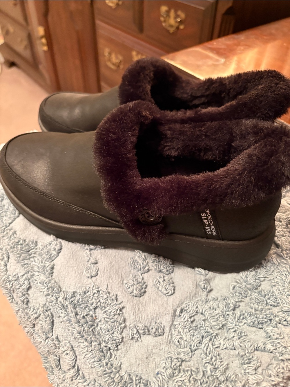 👣 Skechers Slip-On Shoes
